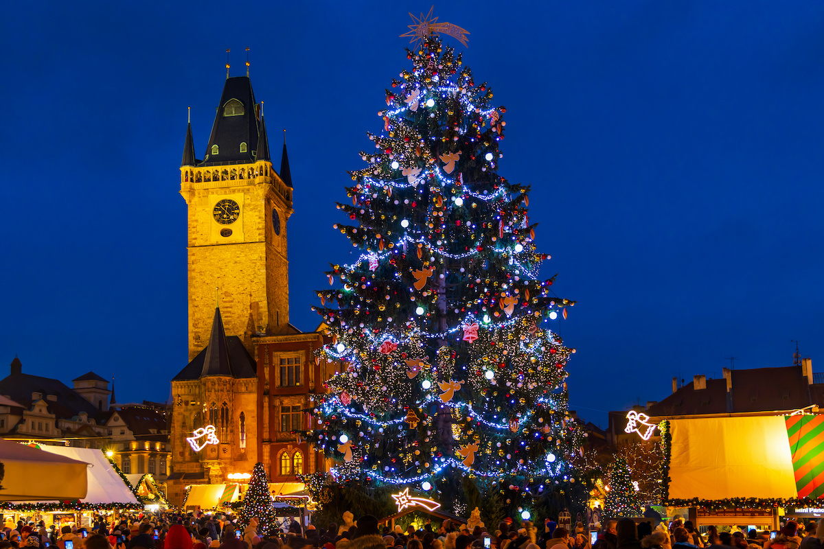 flights to europe, cheap airline tickets to europe, Christmas Lights Displays in Europe